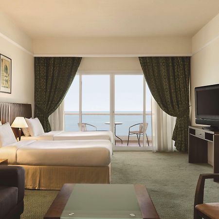 Ramada By Wyndham Beach Hotel Ajman Eksteriør bilde