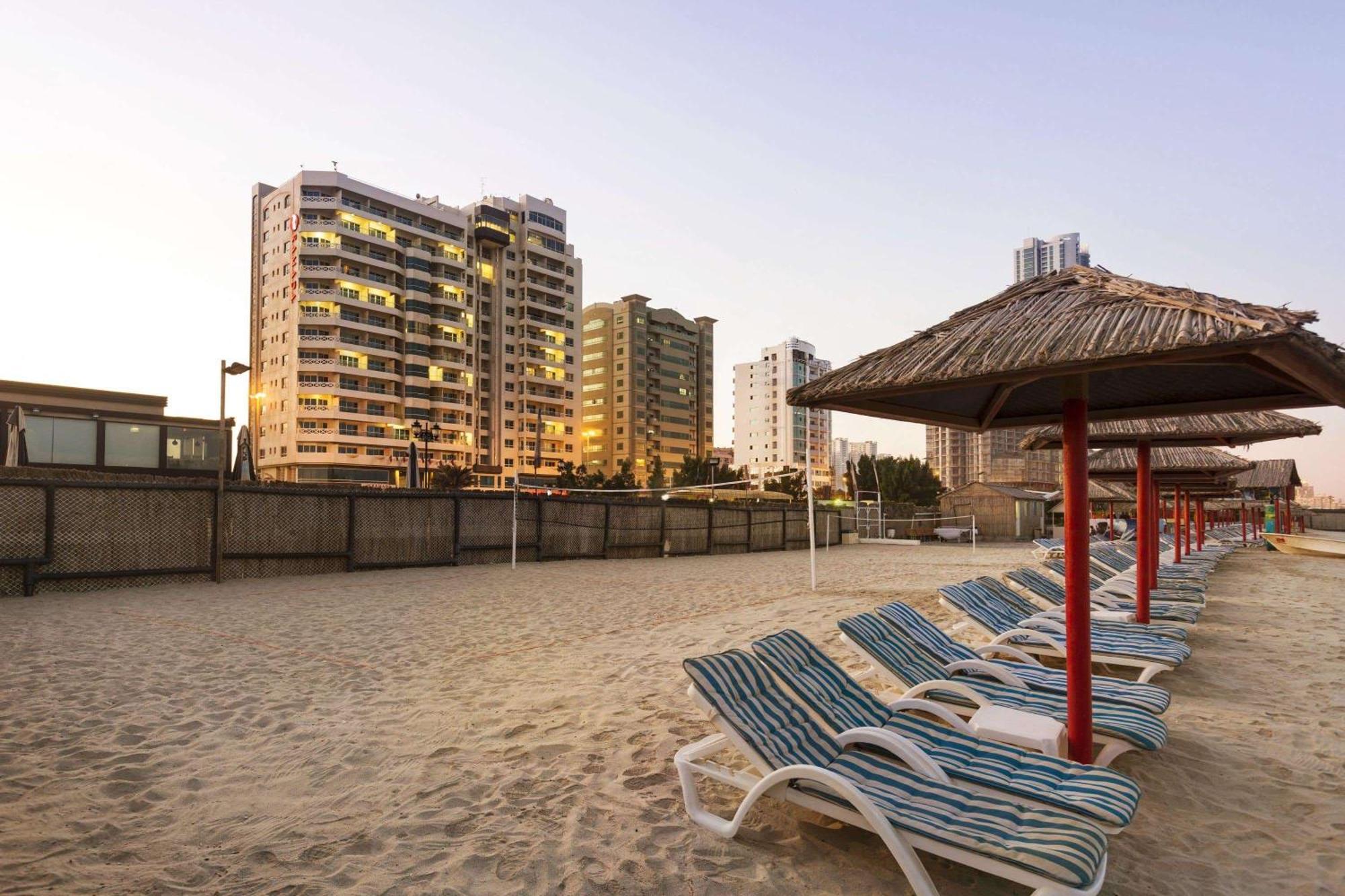 Ramada By Wyndham Beach Hotel Ajman Eksteriør bilde